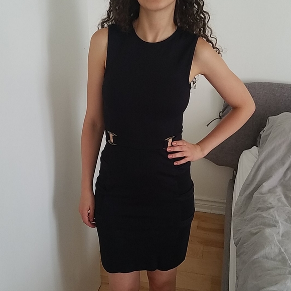 Dress - Picture 4 of 9